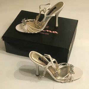 Nina NY Women's White Satin Heels with Crystal and Gold Accents-Size 8M-NWOT